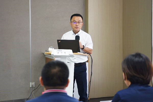 15e1ae9cd9b0459ab30e8206d79e103d